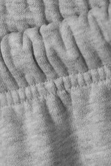Custom sweatpants manufacturer producing premium streetwear sweatpants