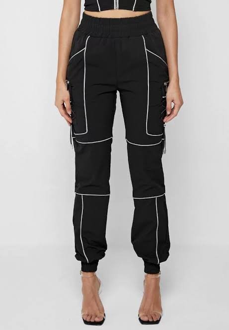 Custom cargo pants manufacturer showing pocket placement, fit, reinforcement, fabric and trims