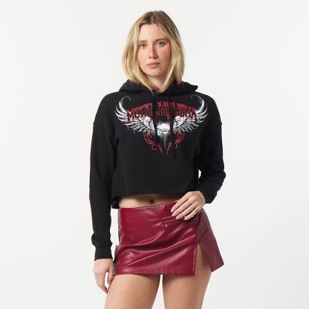 Cropped hoodie manufacturer producing custom streetwear hoodies